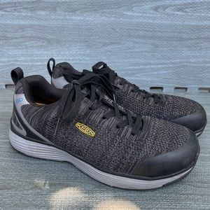 Women’s utility shoes size 9